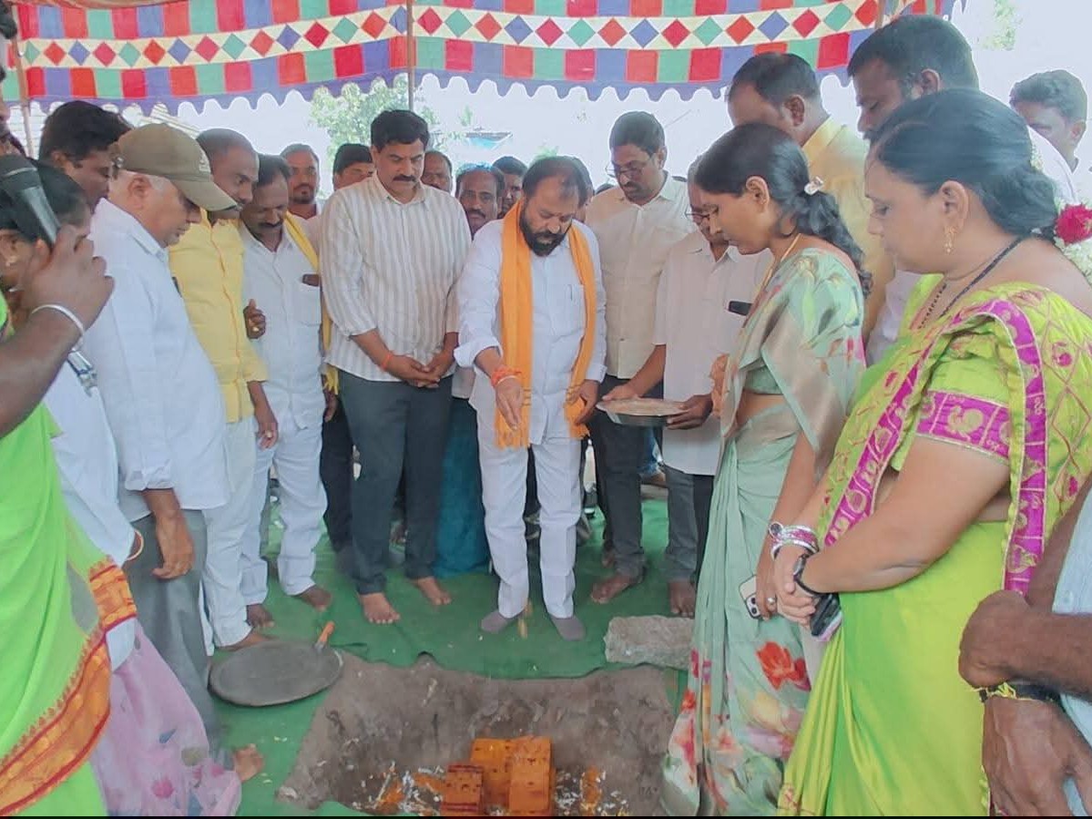 ఆసుపత్రికి భూమి పూజ చేసిన ఎమ్మెల్యే