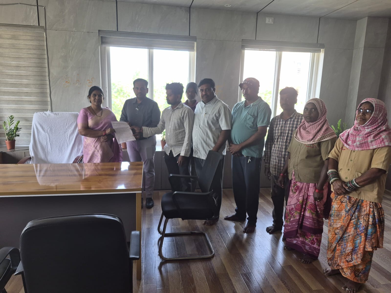 కనీస వేతనం చెల్లించాలని వినతి