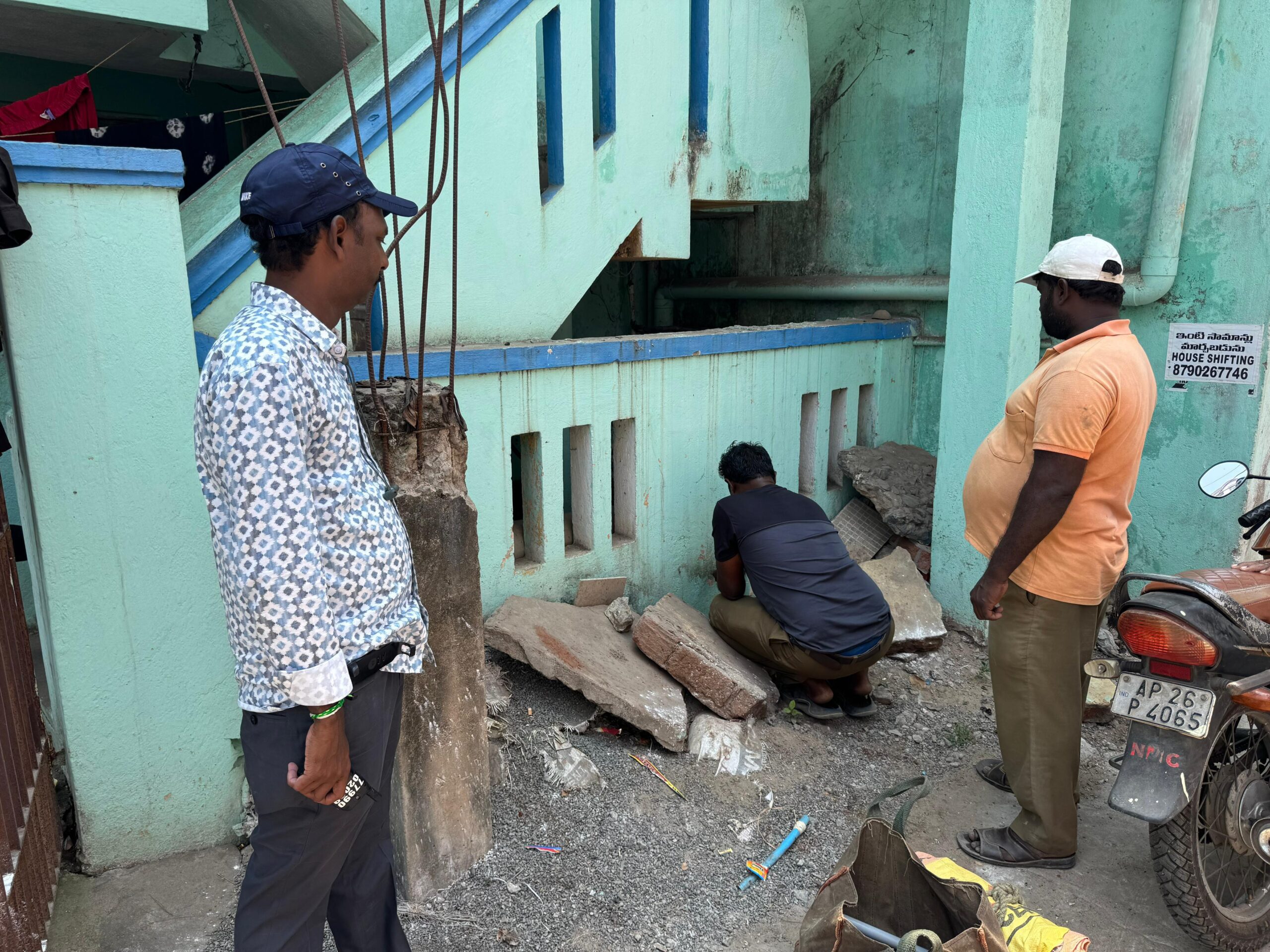 కొళాయిను తొలగించిన నగరపాలక సంస్థ సిబ్బంది