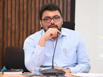 ఇసుక అక్రమ తవ్వకాలపై కఠిన చర్యలు: కలెక్టర్