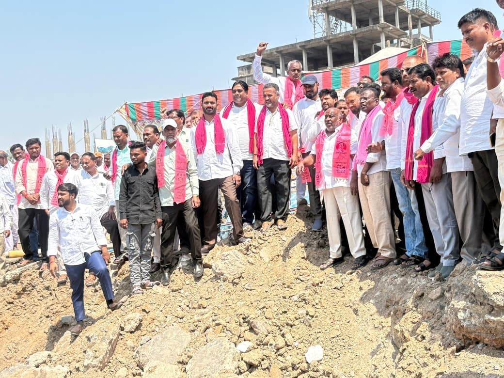 కేసులు పెట్టినా భయపడేది లేదు: మాజీ మంత్రి