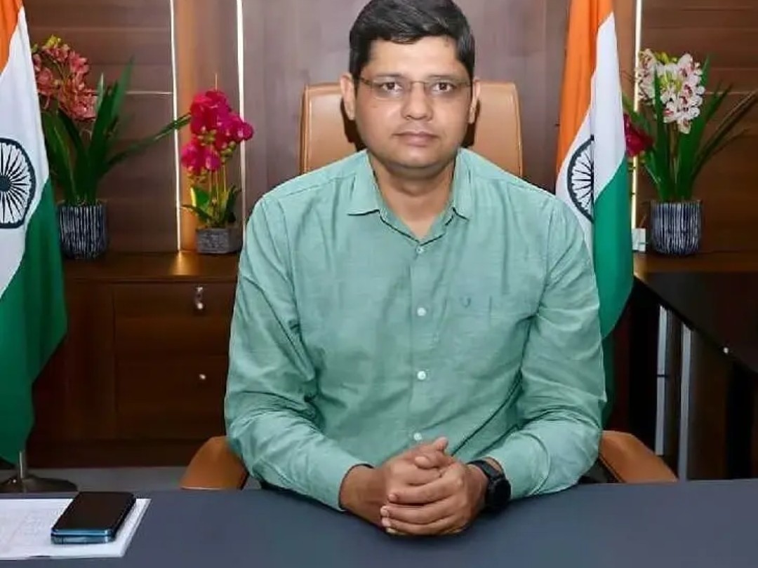 జంతు జనన నియంత్రణ తక్షణమే చేపట్టాలి: కలెక్టర్