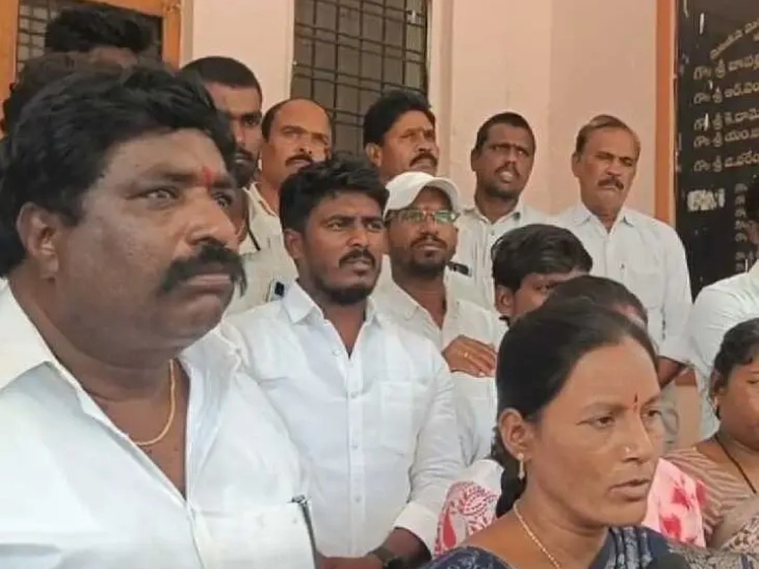 మంత్రి వైఖరిపై సర్పంచుల ఆగ్రహం