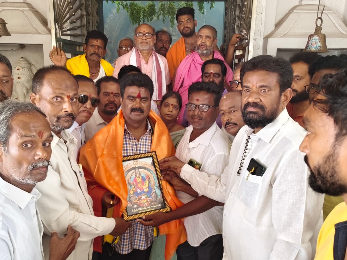 అమ్మవారిని దర్శించుకున్న ఎమ్మెల్యే