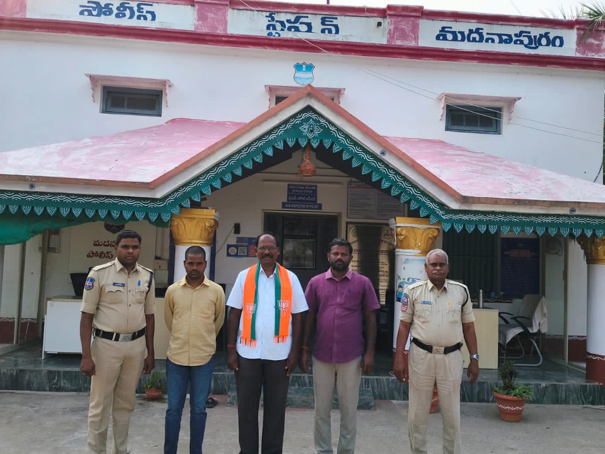 ‘అణిచివేతలకు పాల్పడుతున్న కాంగ్రెస్’