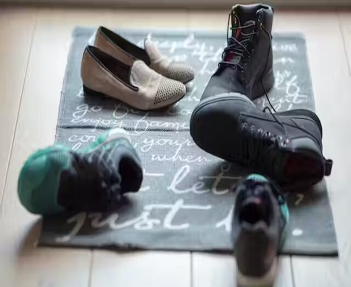 ఇంట్లోకి ప్రవేశించేటప్పుడు ఈ తప్పులు చేయకండి