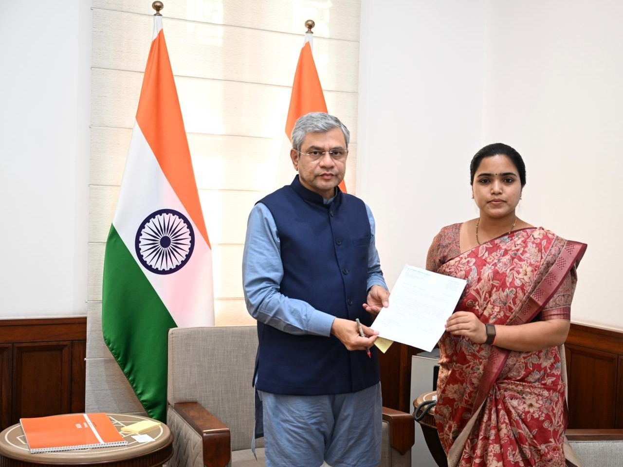 ‘ఎక్స్‌ప్రెస్ రైళ్లకు స్టాప్ ఏర్పాటు చేయాలి’