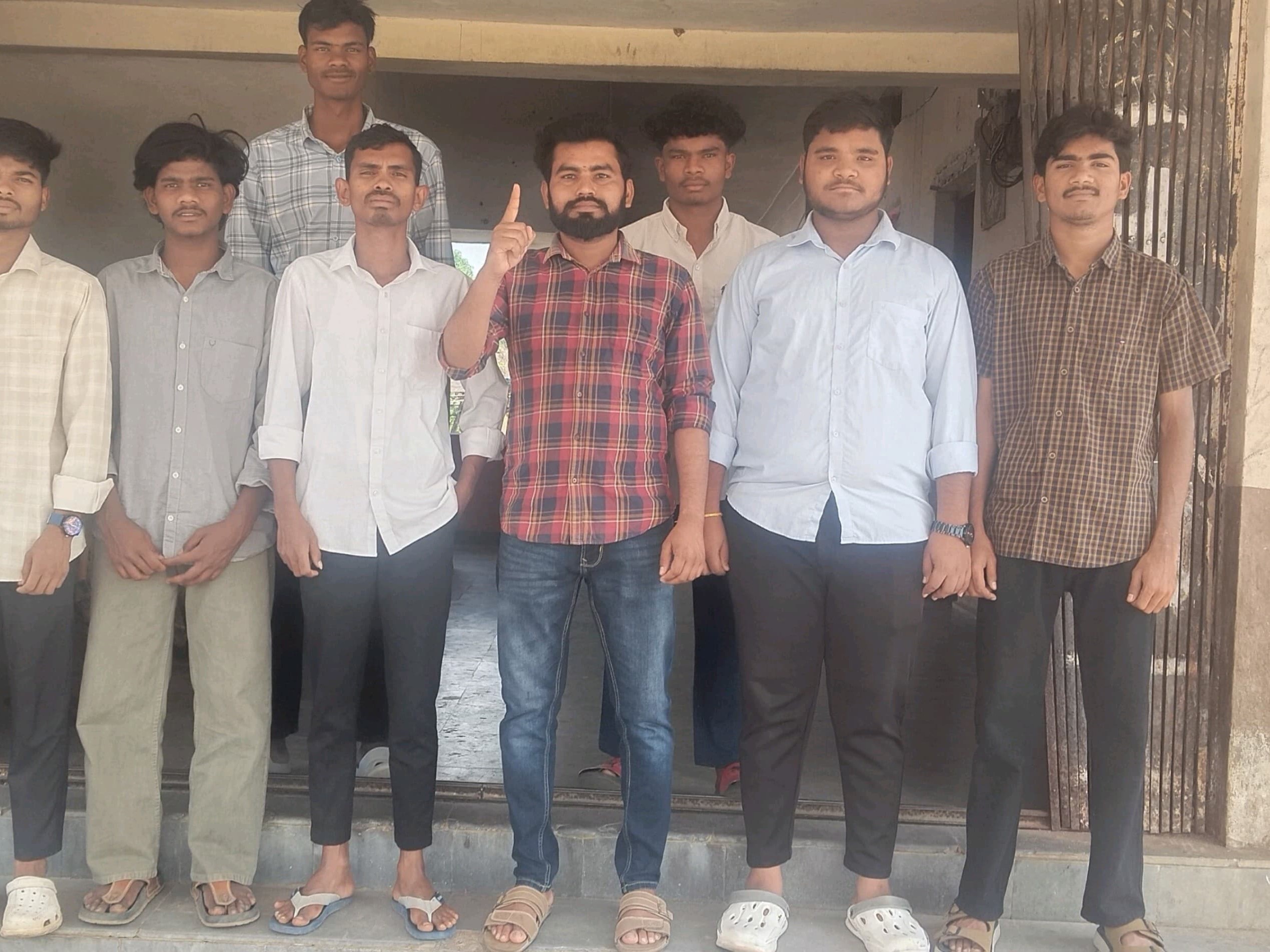 ‘హత్యా చేసిన నిందితులను అరెస్ట్ చేయాలి’