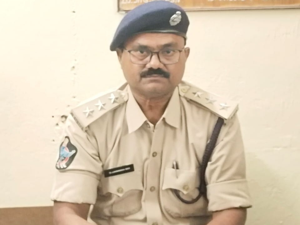 ’11 గంటల తర్వాత ఎవరు సంచరించరాదు’