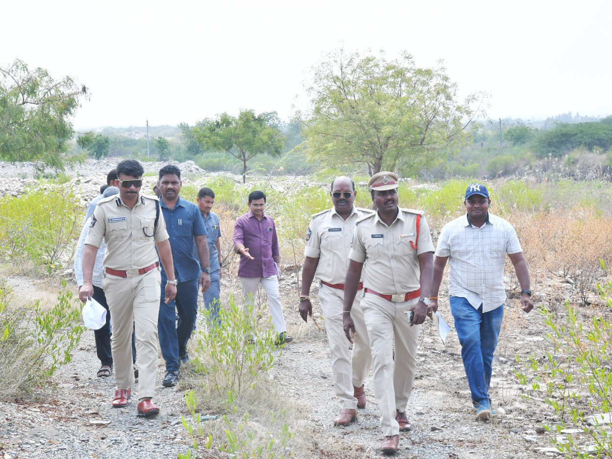 మార్కాపురంలో SP కార్యాలయానికి స్థల పరిశీలన