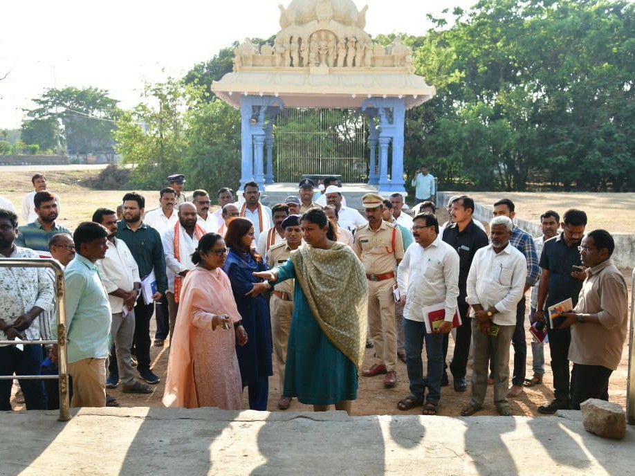 ‘భక్తులు మెచ్చేలా అన్ని వసతులు కల్పించాలి’