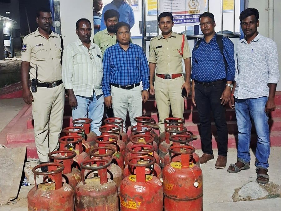 19 సిలిండర్లు సీజ్