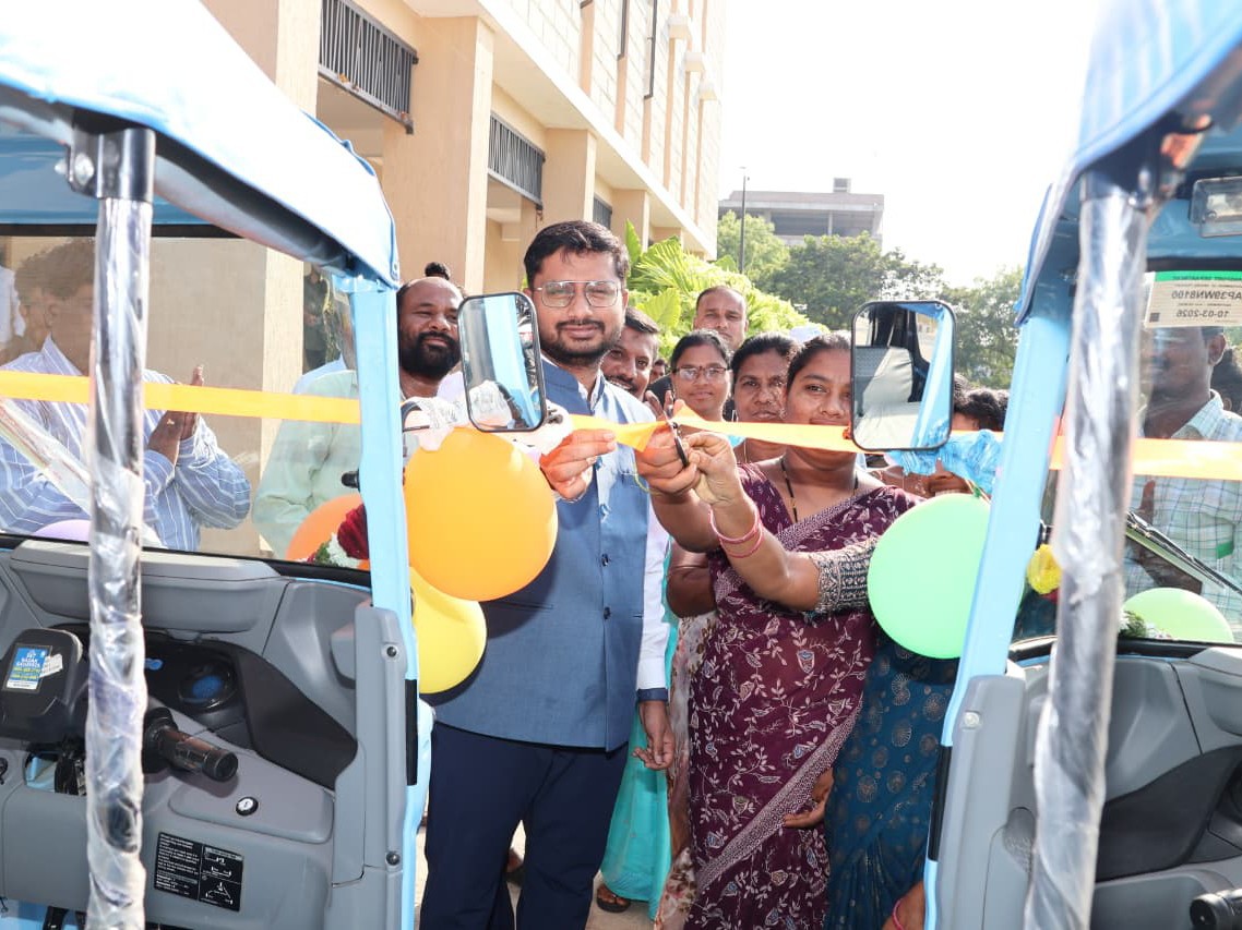 స్త్రీనిధి రుణాలతో ఆర్థిక ఎదుగుదల: కలెక్టర్