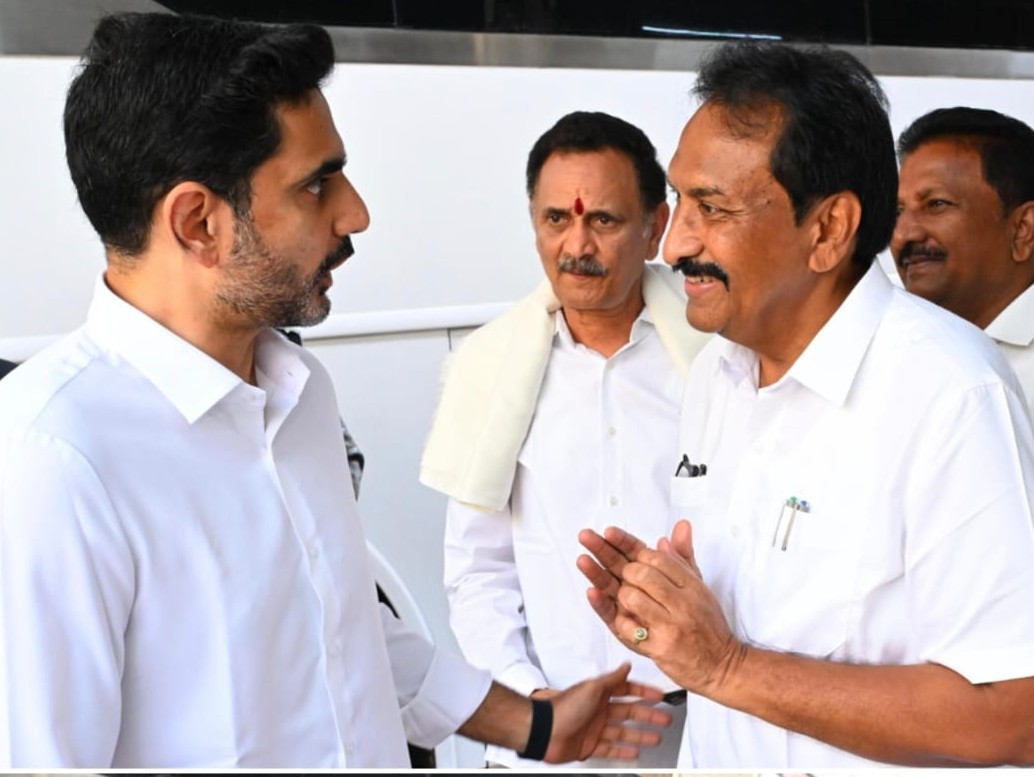 మంత్రి లోకేష్‌ను కలిసిన ఎమ్మెల్యే బండారు
