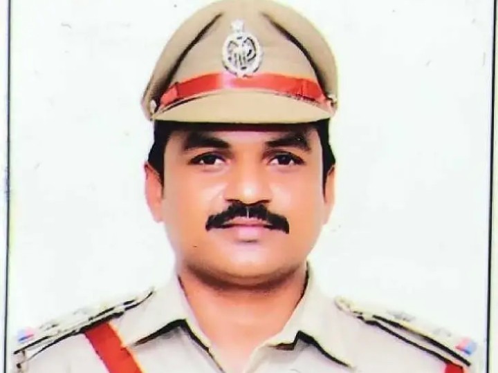 ఆకివీడులో పేకాట రాయుళ్ల అరెస్టు