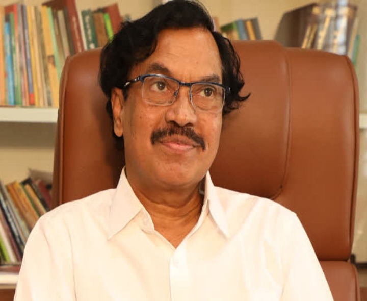 మోహన్ బాబుపై సుద్దాల ప్రశంసలు