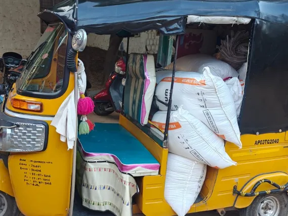 పులివెందులలో రేషన్ బియ్యం పట్టివేత..!