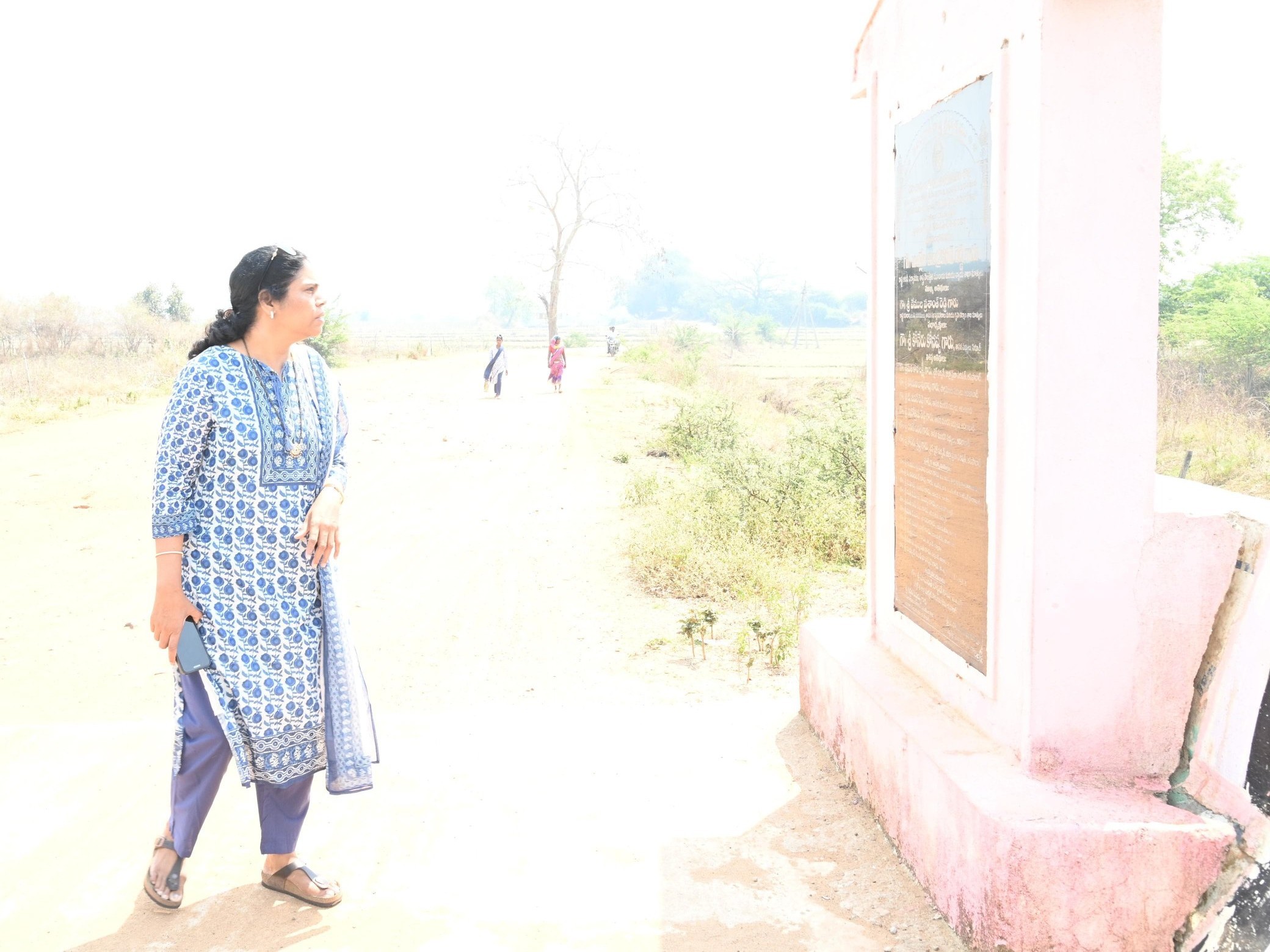 జోంబుగ వంతెనను సందర్శించిన కలెక్టర్