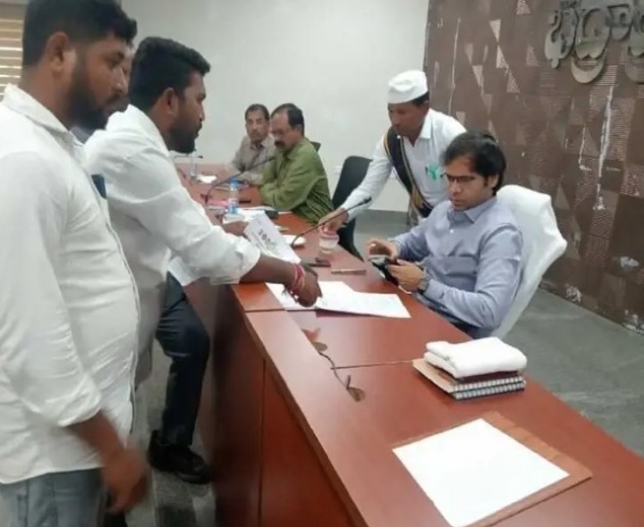 ‘నిర్లక్ష్యంగా వ్యవహరిస్తున్న సిబ్బందిపై చర్యలు తీసుకోవాలి’