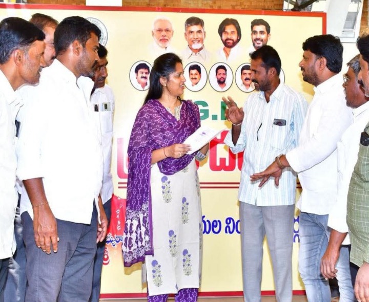 అర్జీల పరిష్కారానికి కృషి చేస్తా: ఎమ్మెల్యే