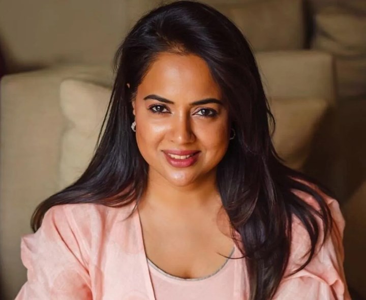 నాకు నత్తి.. ఇప్పటికీ బాధపడుతా: సమీరా రెడ్డి