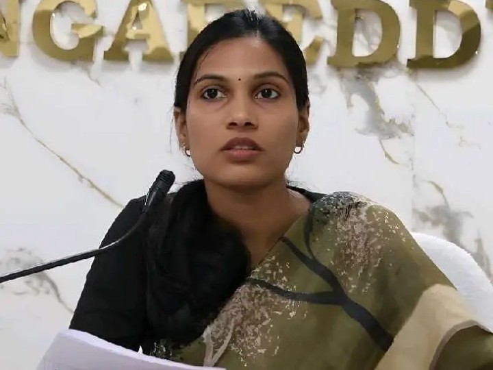 స్టేడియాల మరమ్మత్తులు త్వరగా పూర్తి చేయాలి: కలెక్టర్