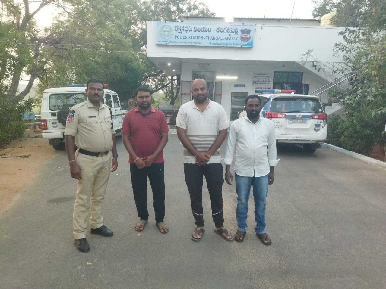 బీఆర్ఎస్ నాయకుల ముందస్తు అరెస్ట్