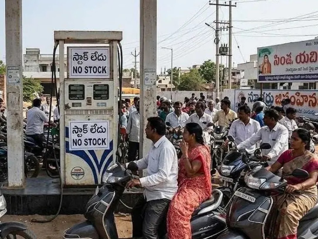 సగం బంకుల్లో ‘నో స్టాక్’ బోర్డులు!