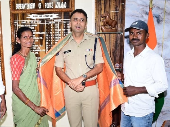 ఎస్పీను కలిసిన తంతోలి గ్రామస్థులు