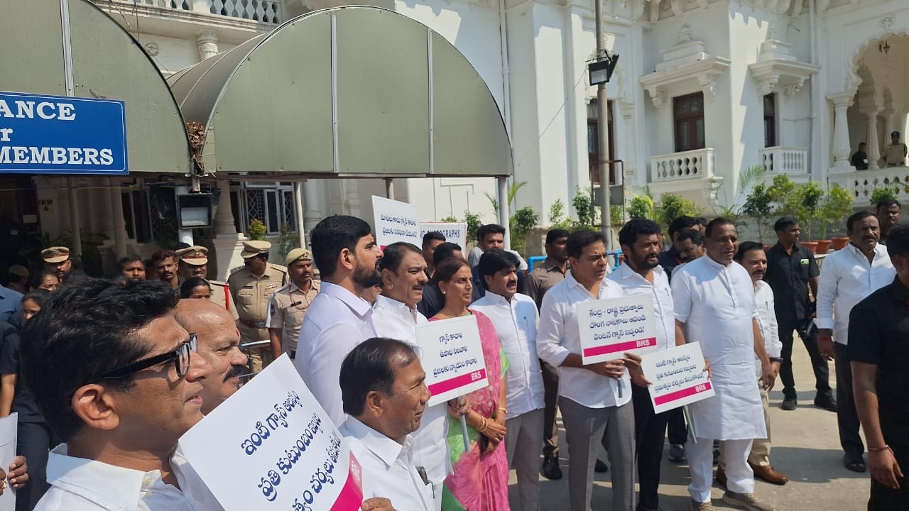 ఎన్నికలున్న రాష్ట్రాలకే గ్యాస్ సరఫరా: కేటీఆర్