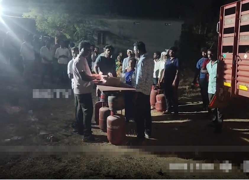 గ్యాస్ కష్టాలు.. మూడు రోజులుగా నిలిచిన పంపిణీ