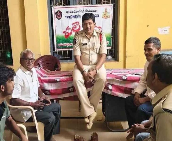 ప్రజలు అప్రమత్తంగా ఉండాలి: ఎస్సై