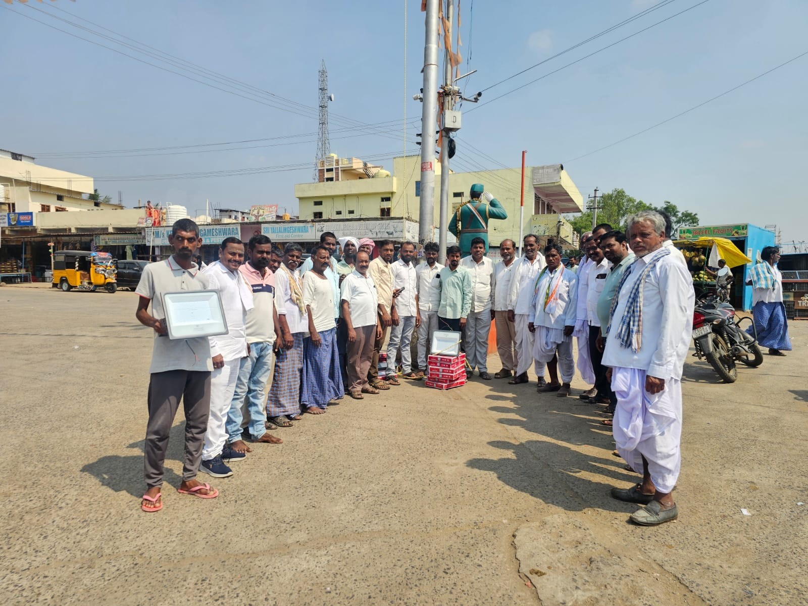 నేతాజీ సర్కిల్లో హైమాస్ట్, బట్టర్ ఫ్లై  లైట్ల ఏర్పాటు