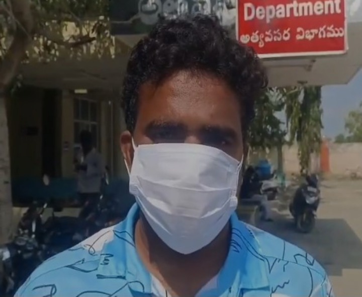 చిలకలూరిపేటలో వీధి కుక్క బీభత్సం