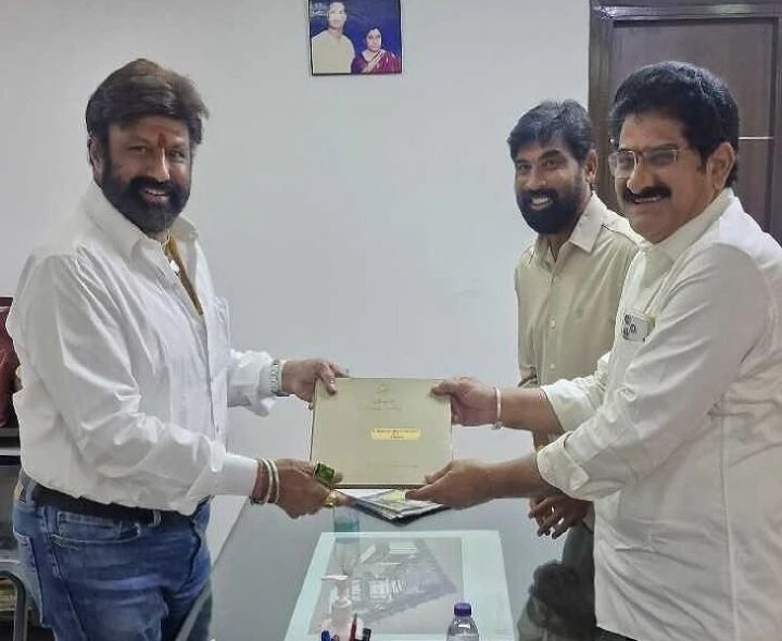 బాలకృష్ణను కలిసిన అనపర్తి ఎమ్మెల్యే