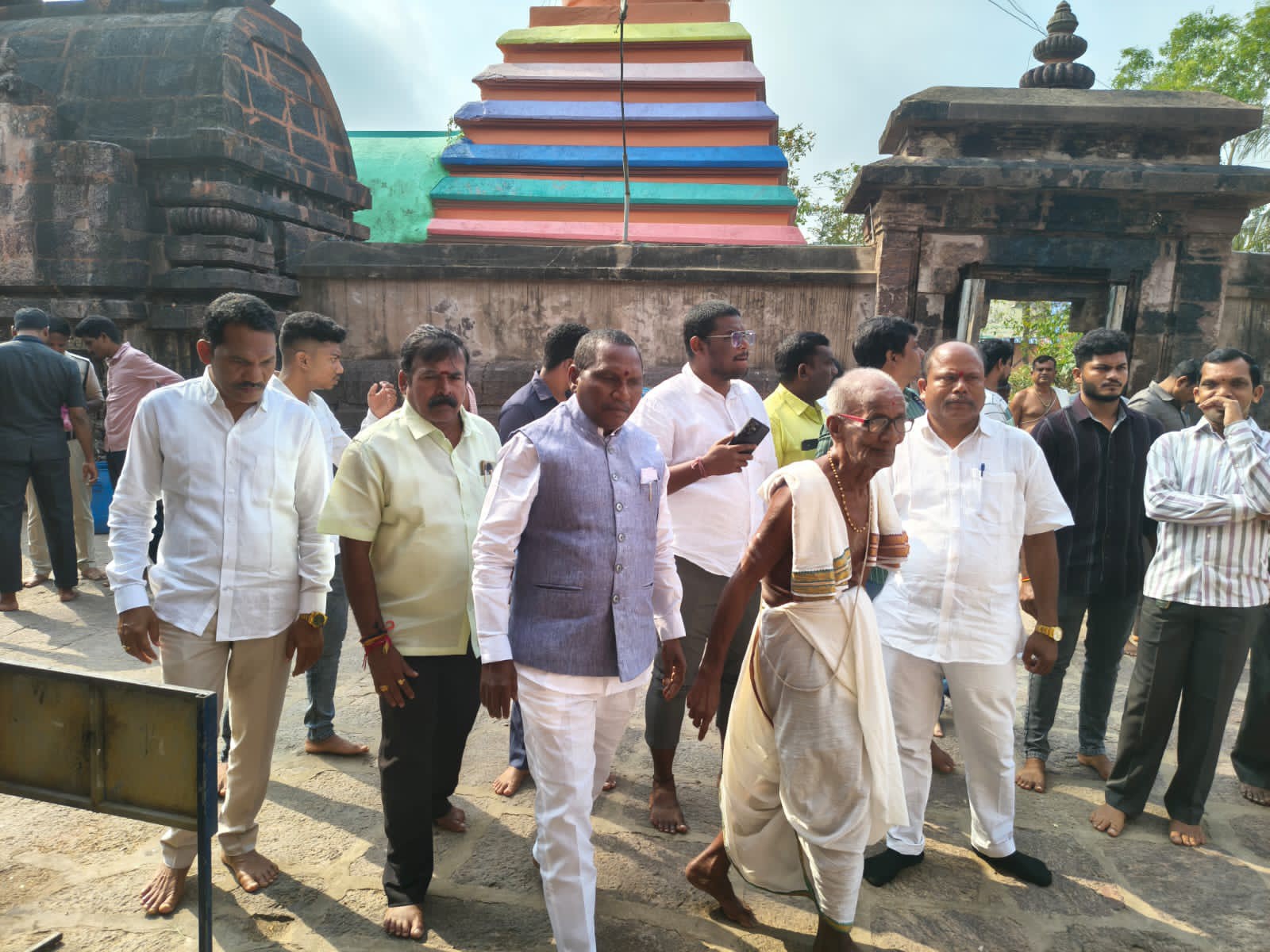 మధుకేశ్వర స్వామిని దర్శించిన ఎస్టీ కమిషన్ ఛైర్మన్ భోజ రెడ్డి