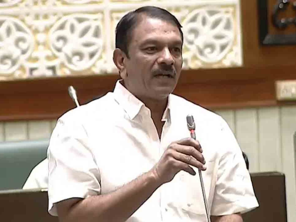 మసీదులతో HYDలో ట్రాఫిక్కు అంతరాయం: ఎమ్మెల్యే