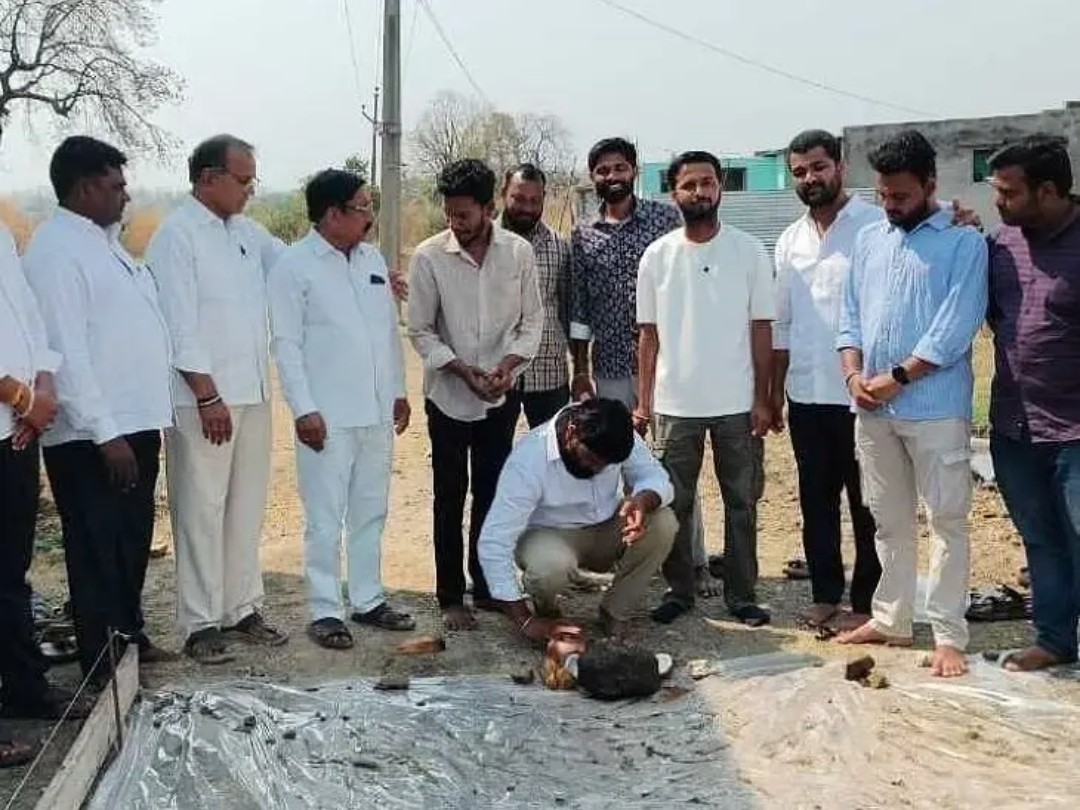 గుడిహత్నూర్‌లో సీసీ రోడ్డు పనులకు భూమిపూజ