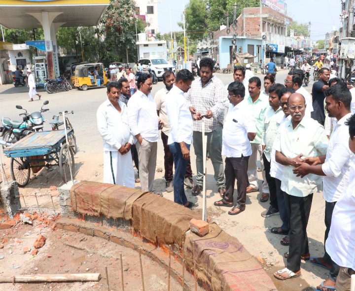 కనిగిరిలో అంబేద్కర్ విగ్రహ పనుల పరిశీలన