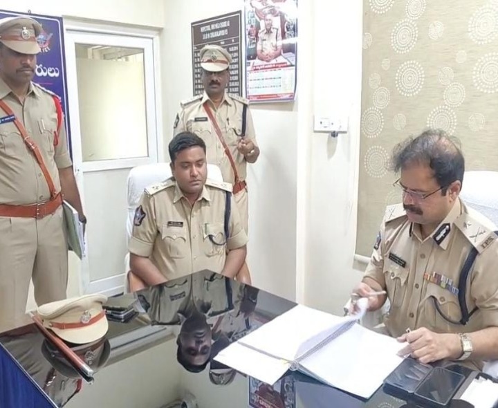 పోలీస్ స్టేషన్లను తనిఖీ చేసిన ఐజీపీ