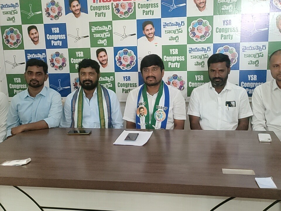 ‘ఉద్యోగ అవకాశాలు కల్పించాలి’