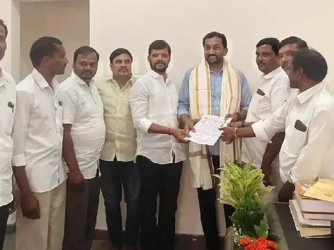 ఆధ్యాత్మిక వేడుకకు రావాలని ఎంపీకి ఆహ్వానం