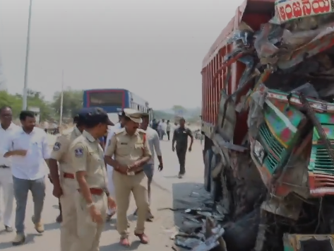 రోడ్డు ప్రమాద ఘటన స్థలాన్ని పరిశీలించిన సీపీ
