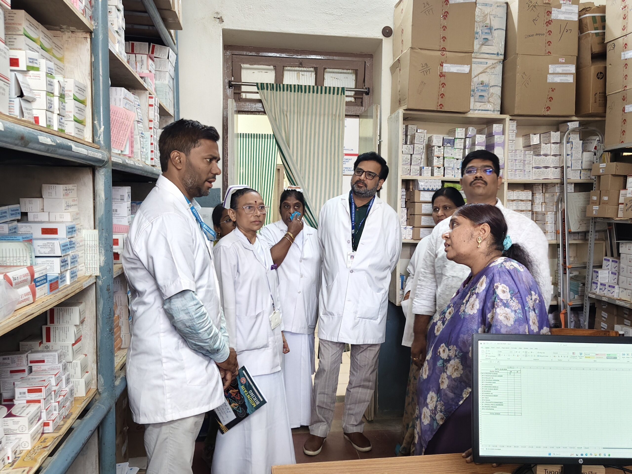 ప్రభుత్వ ఆసుపత్రిని సందర్శించిన ప్రత్యేక టీమ్