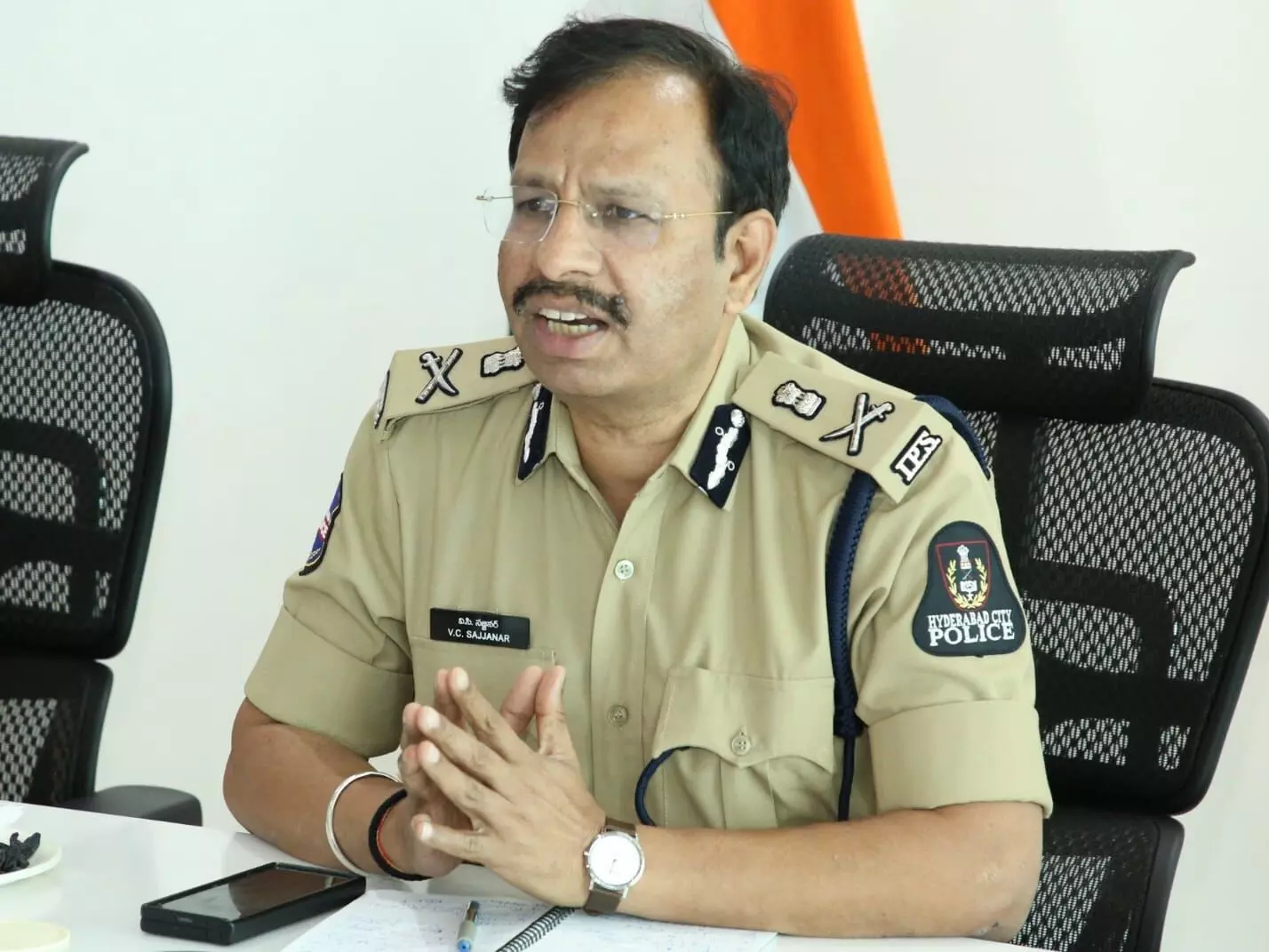 నగరంలో నిండుగా నిల్వలు.. ఆందోళన వద్దు: సీపీ