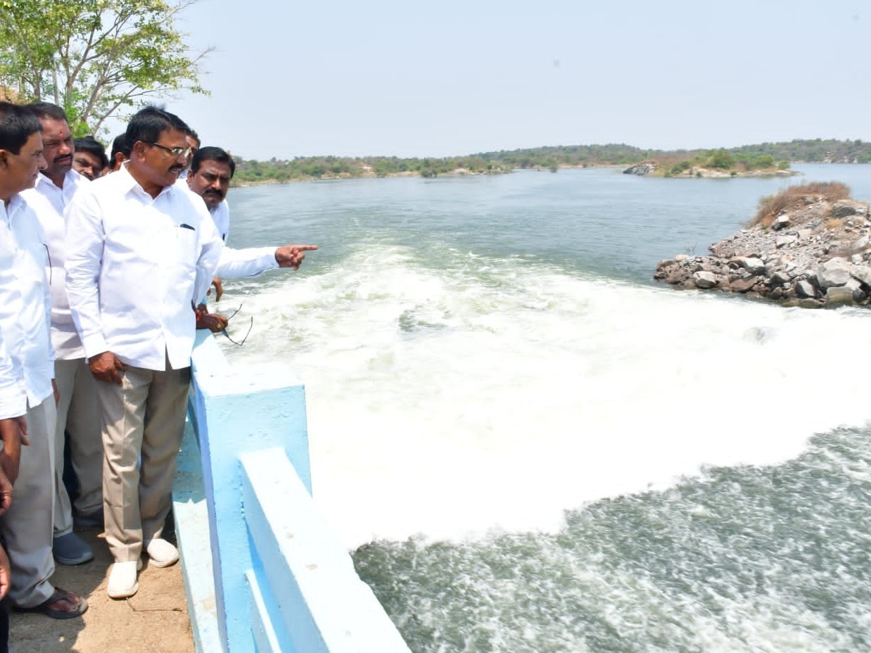 గుడిపల్లి రిజర్వాయర్‌ను సందర్శించిన మాజీ మంత్రి