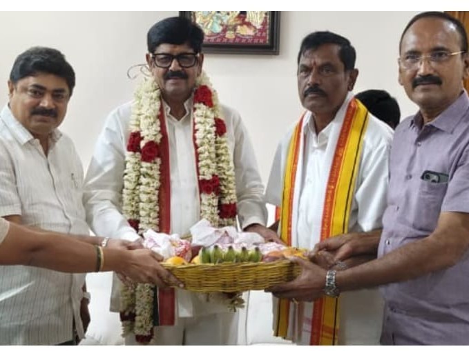 దేవాలయాల పునర్నిర్మాణానికి నిధుల వినతి