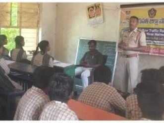 విద్యార్థులకు ట్రాఫిక్ రూల్స్‌పై అవగాహన
