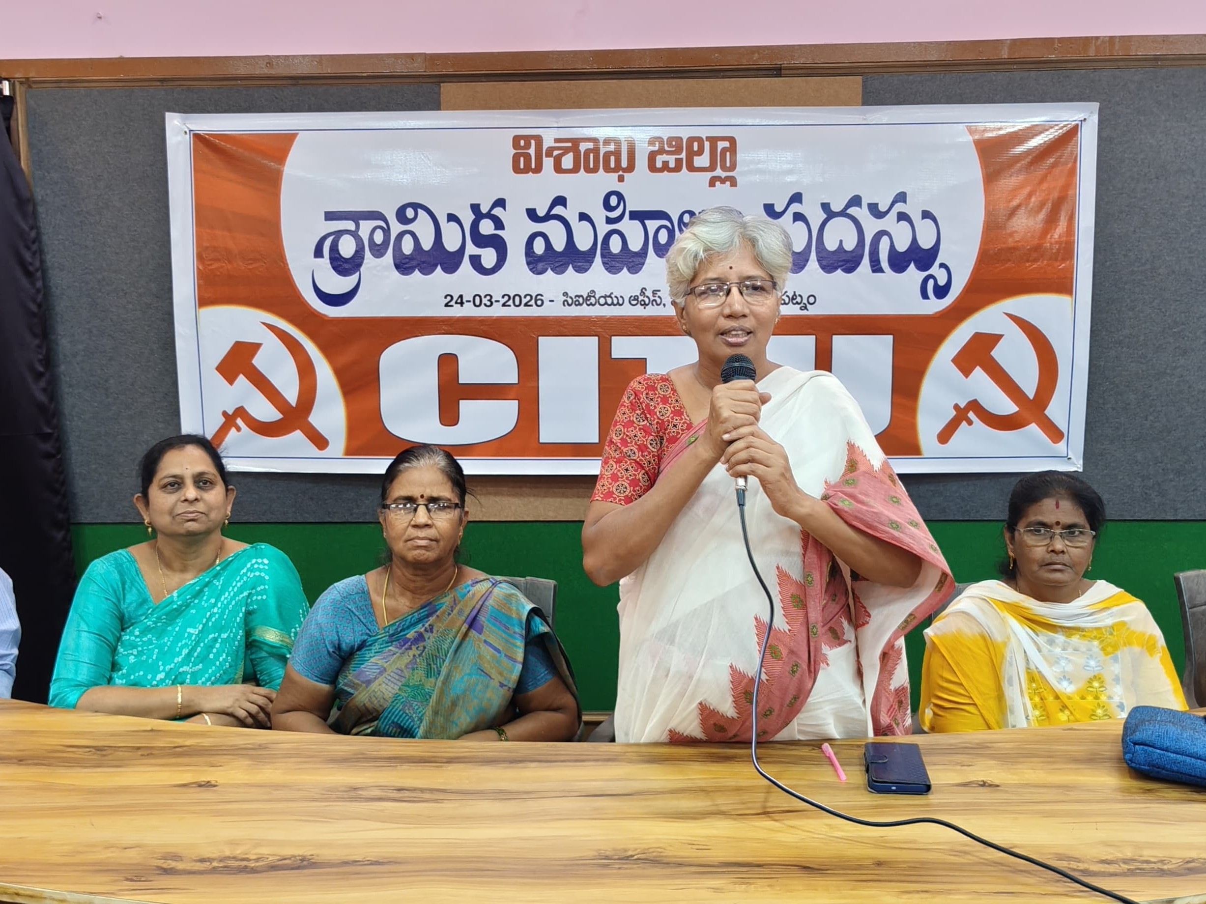 ‘శ్రామిక మహిళలపై వేధింపులు ఆపాలి’