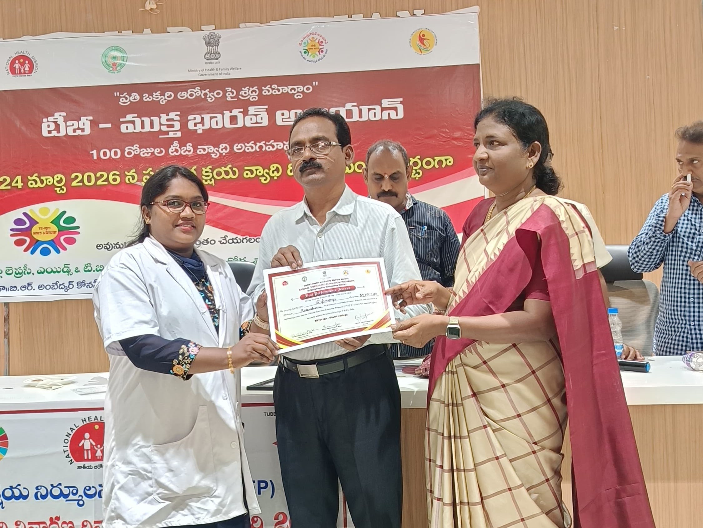 బోడసకుర్రు MLHP సౌమ్యకు బెస్ట్ పర్ఫార్మెన్స్ అవార్డు